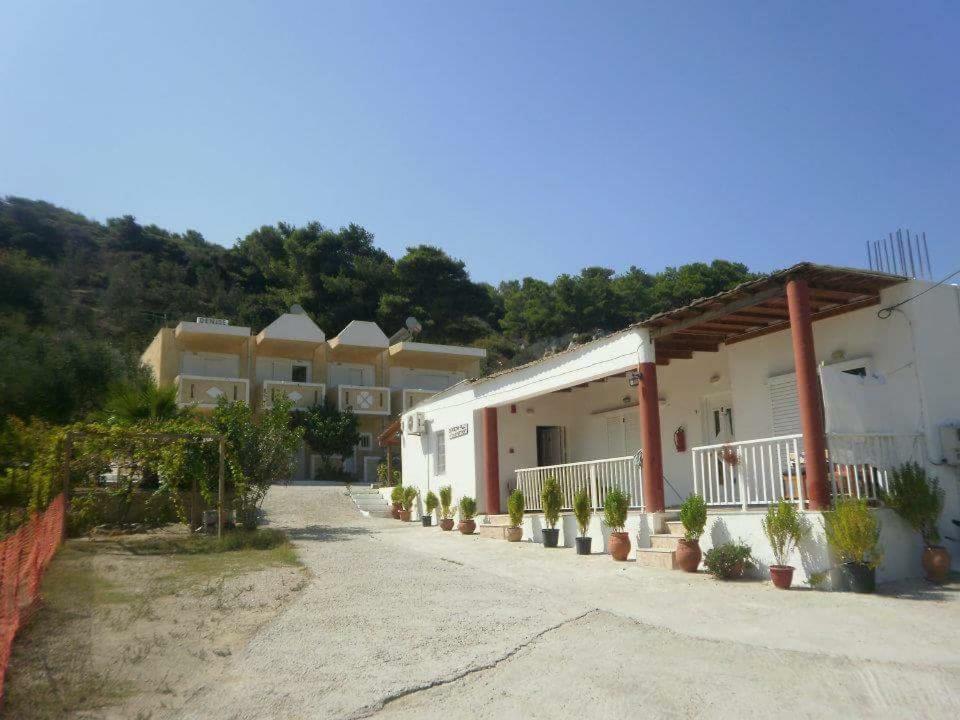קפלוס Denise Apartments מראה חיצוני תמונה