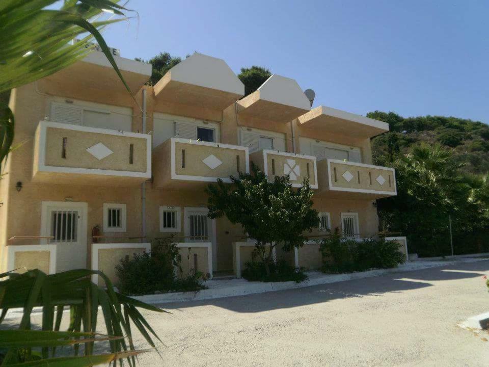 קפלוס Denise Apartments מראה חיצוני תמונה