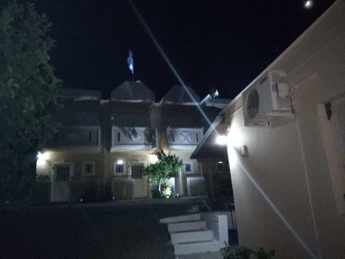 קפלוס Denise Apartments מראה חיצוני תמונה
