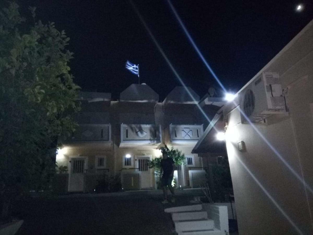 קפלוס Denise Apartments מראה חיצוני תמונה