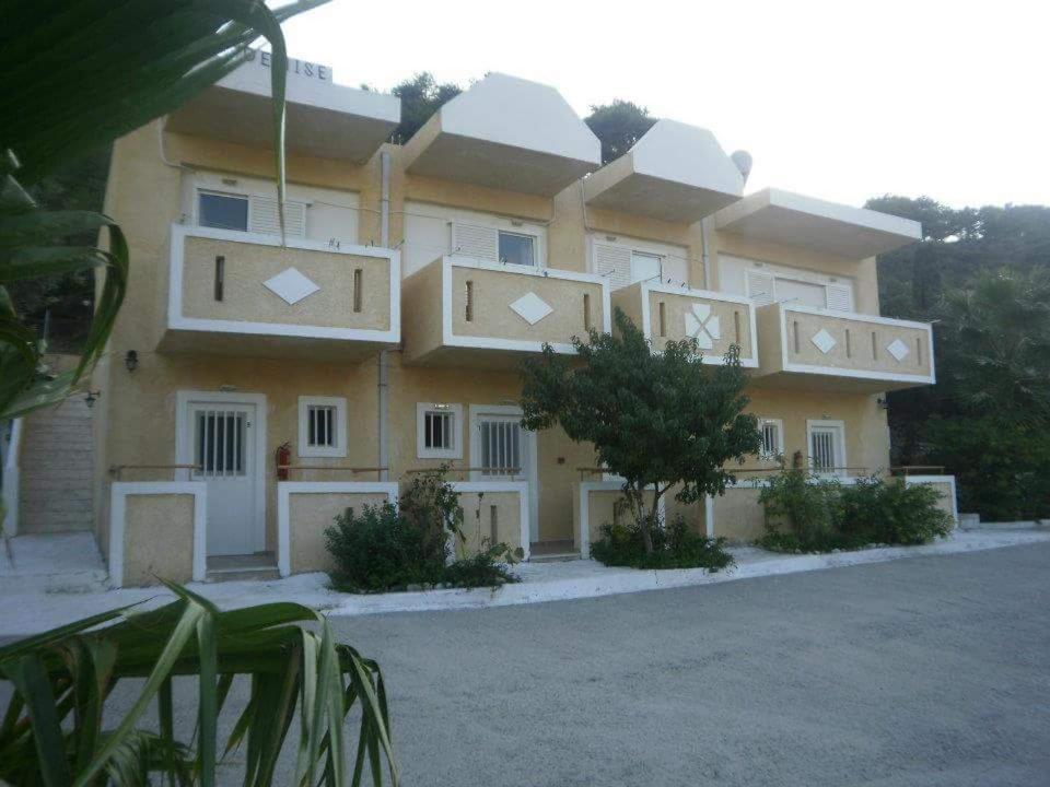 קפלוס Denise Apartments מראה חיצוני תמונה